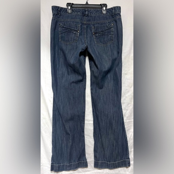 Tommy Hilfiger Mid Rise Denim Wide Leg Jeans | Trousers | Denim | Fall | Casual - Picture 5 of 11